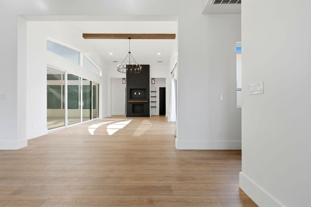 2191 N Linwood Street, Visalia, CA 93291