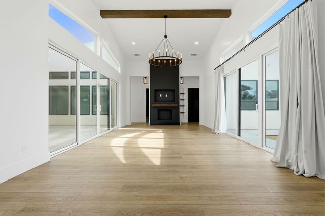 2191 N Linwood Street, Visalia, CA 93291