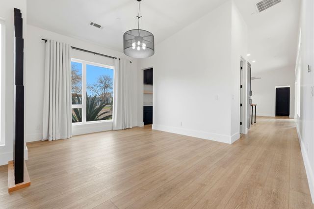 2191 N Linwood Street, Visalia, CA 93291