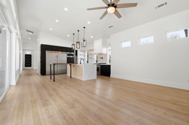 2191 N Linwood Street, Visalia, CA 93291