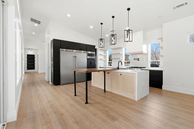 2191 N Linwood Street, Visalia, CA 93291