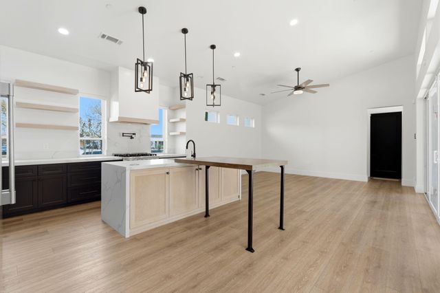 2191 N Linwood Street, Visalia, CA 93291