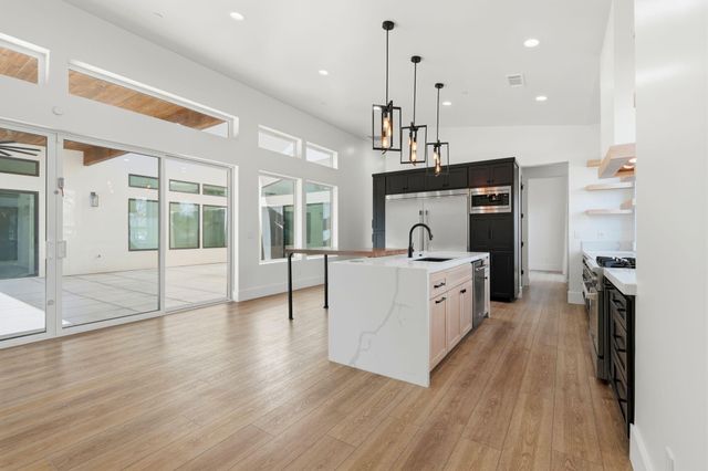 2191 N Linwood Street, Visalia, CA 93291