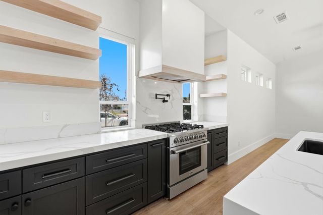 2191 N Linwood Street, Visalia, CA 93291