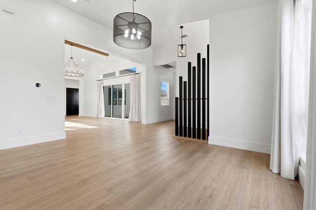 2191 N Linwood Street, Visalia, CA 93291