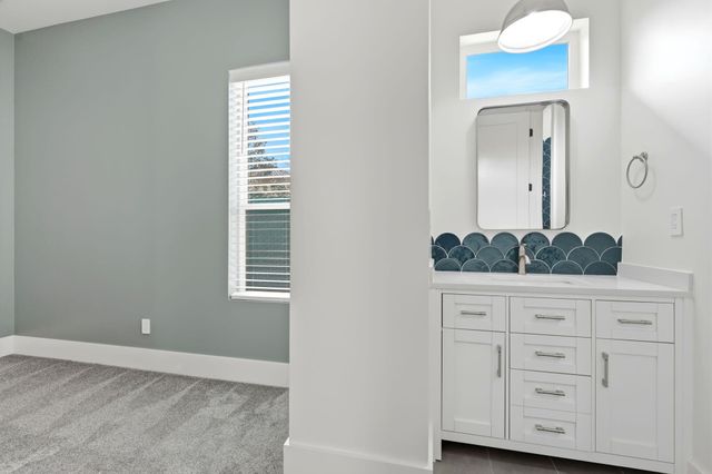 2191 N Linwood Street, Visalia, CA 93291