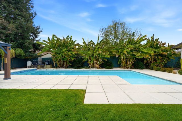 2191 N Linwood Street, Visalia, CA 93291