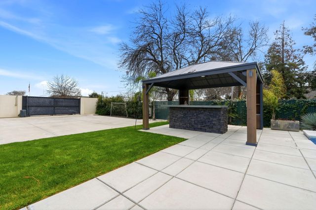 2191 N Linwood Street, Visalia, CA 93291