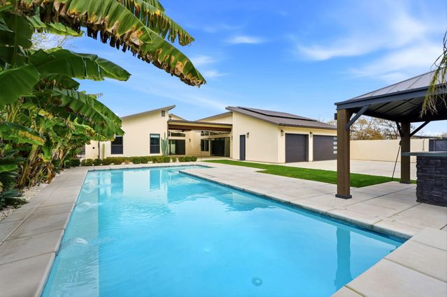 2191 N Linwood Street, Visalia, CA 93291