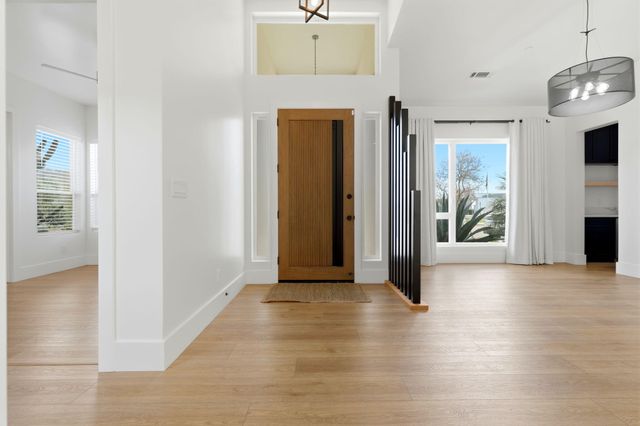 2191 N Linwood Street, Visalia, CA 93291