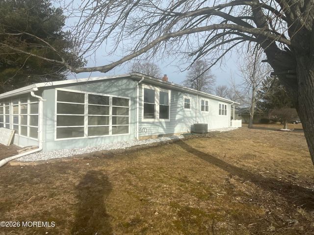 2 Van Gogh Street, Toms River, NJ 08757