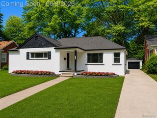 24221 Cloverlawn Street, Oak Park, MI 48237