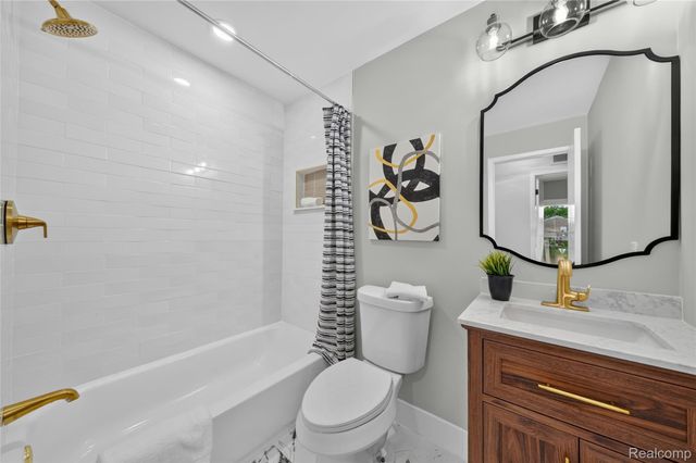 23435 Stonehenge Boulevard, Novi, MI 48375