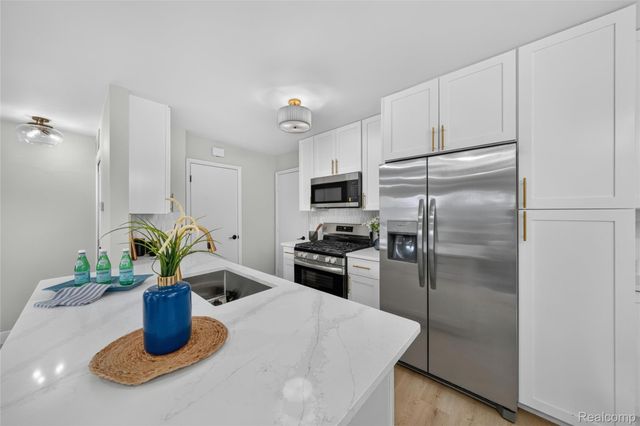 23435 Stonehenge Boulevard, Novi, MI 48375
