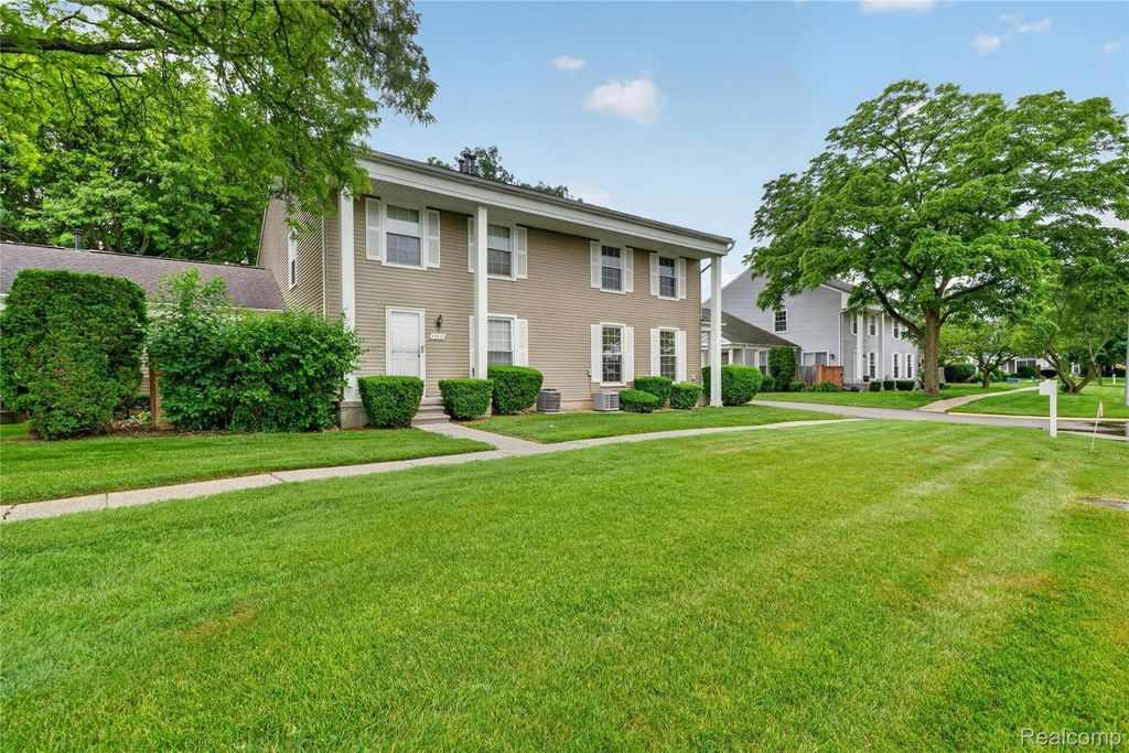 23435 Stonehenge Boulevard, Novi, MI 48375