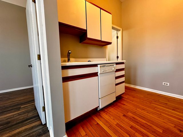 556 W 37th Street 3C, Chicago, IL 60609