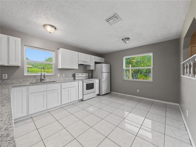 2429 CENTENNIAL BOULEVARD, Leesburg, FL 34748
