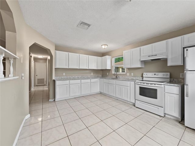 2429 CENTENNIAL BOULEVARD, Leesburg, FL 34748
