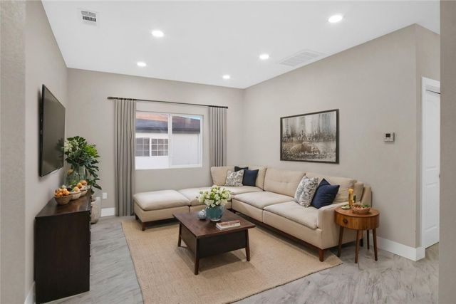 5522 Silver 2, Santa Ana, CA 92703