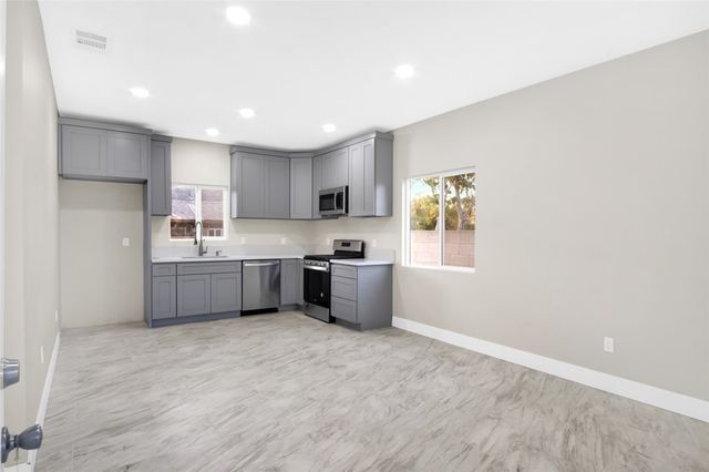 5522 Silver 2, Santa Ana, CA 92703