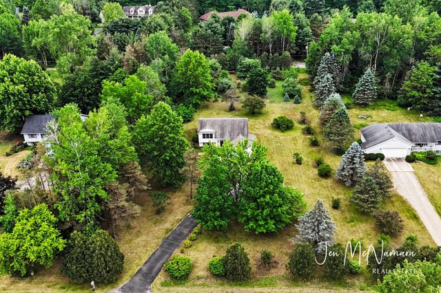4050 Rector Street NE, Rockford, MI 49341