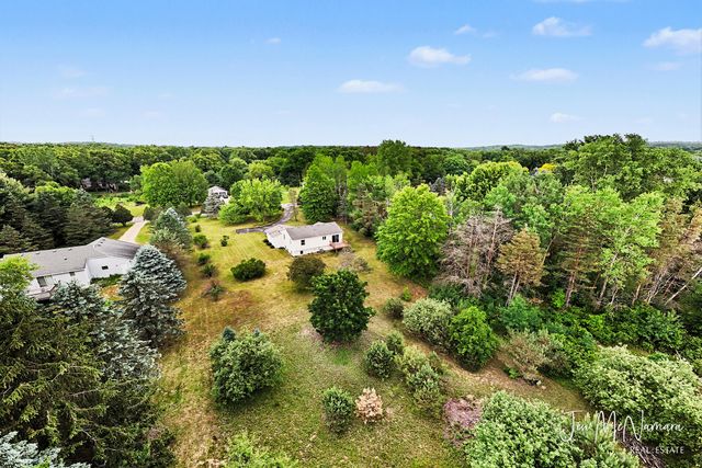 4050 Rector Street NE, Rockford, MI 49341