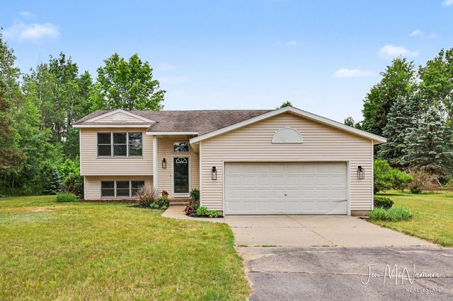 4050 Rector Street NE, Rockford, MI 49341