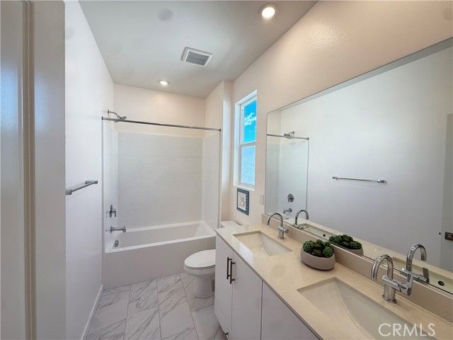 15820 Caterpillar, Fontana, CA 92336