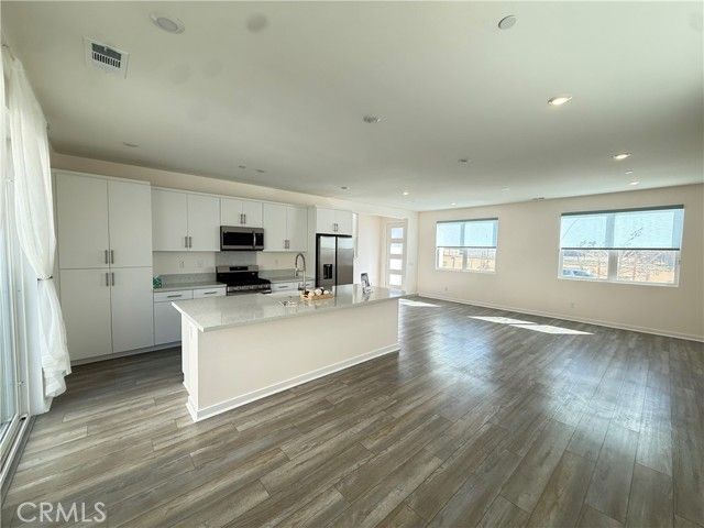 15820 Caterpillar, Fontana, CA 92336