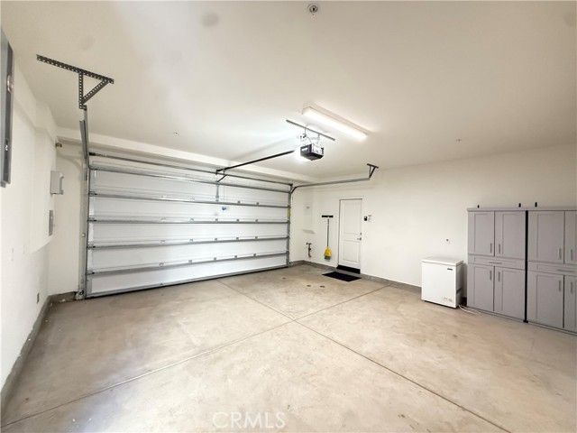 15820 Caterpillar, Fontana, CA 92336