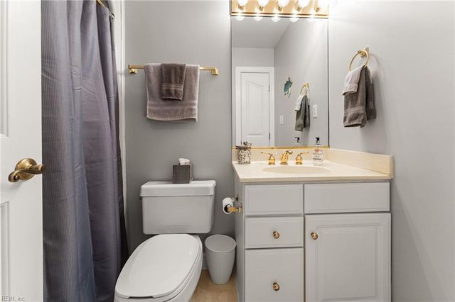 21 Mizzen CIR, Hampton, VA 23664