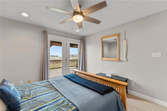 21 Mizzen CIR, Hampton, VA 23664