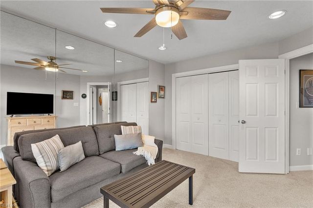 21 Mizzen CIR, Hampton, VA 23664