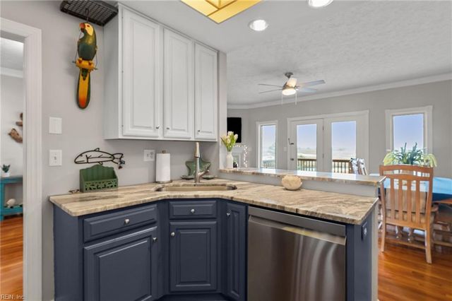 21 Mizzen CIR, Hampton, VA 23664