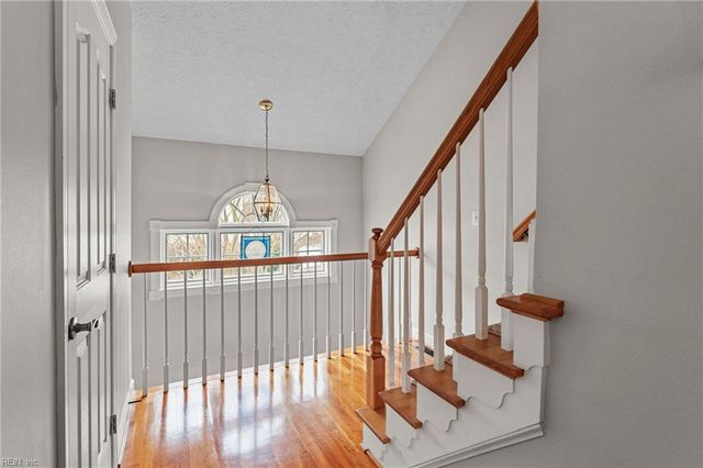 21 Mizzen CIR, Hampton, VA 23664