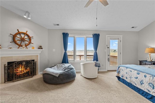 21 Mizzen CIR, Hampton, VA 23664