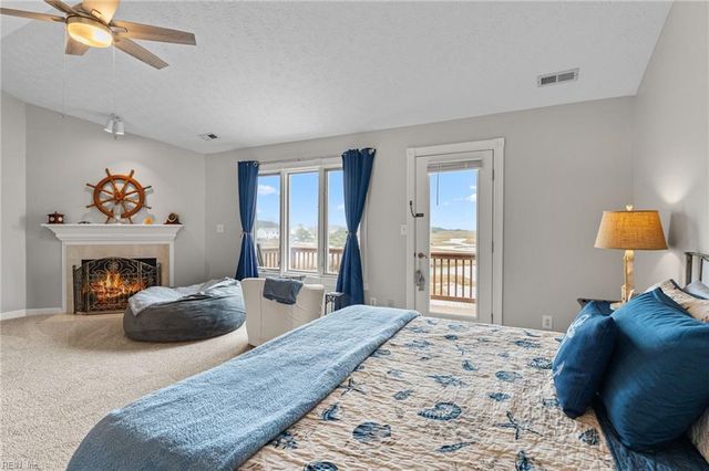 21 Mizzen CIR, Hampton, VA 23664