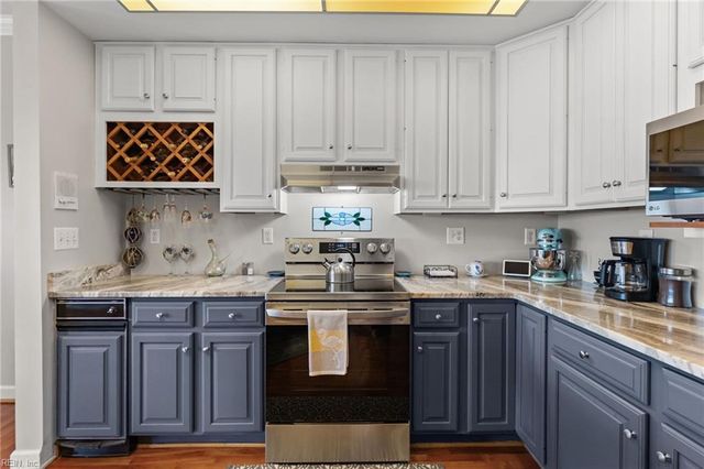 21 Mizzen CIR, Hampton, VA 23664