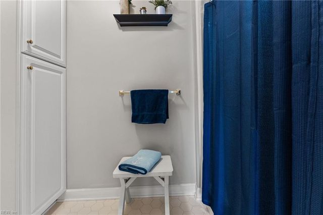 21 Mizzen CIR, Hampton, VA 23664