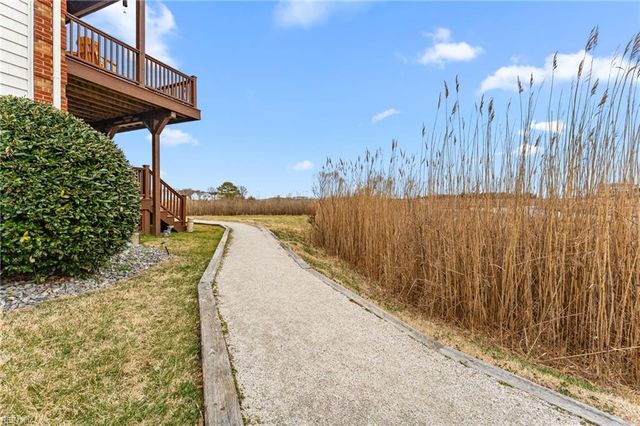 21 Mizzen CIR, Hampton, VA 23664