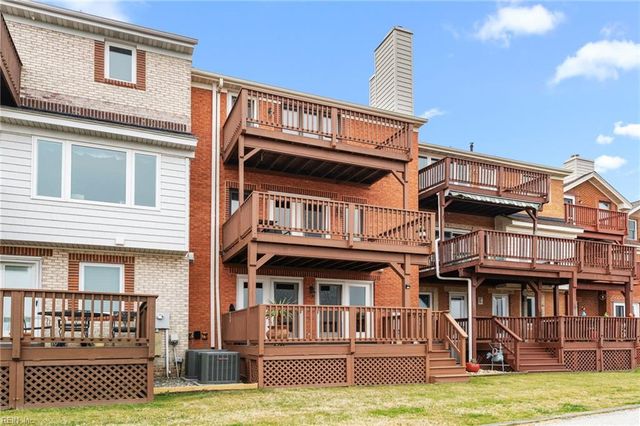 21 Mizzen CIR, Hampton, VA 23664