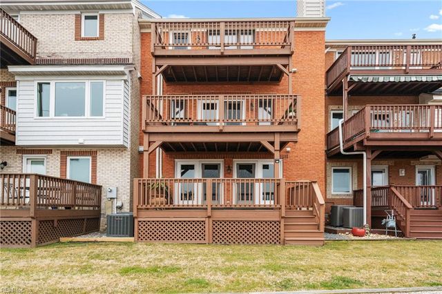 21 Mizzen CIR, Hampton, VA 23664