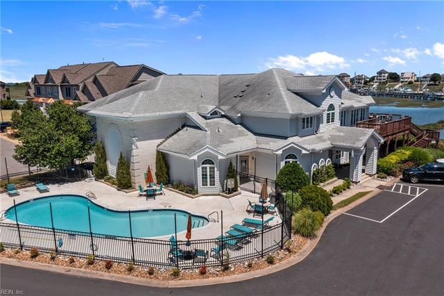 21 Mizzen CIR, Hampton, VA 23664