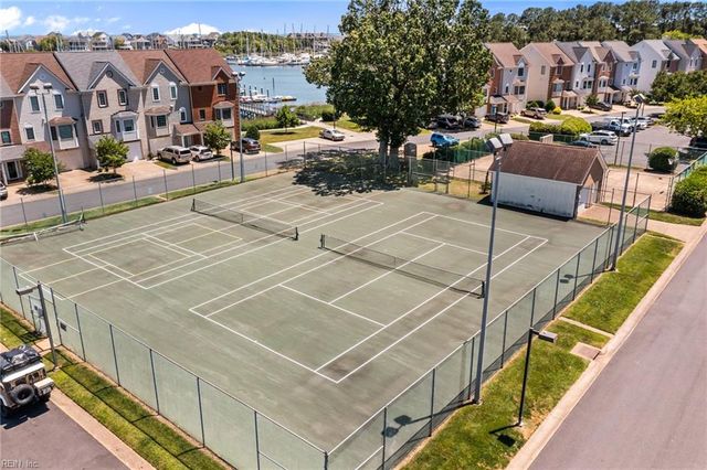 21 Mizzen CIR, Hampton, VA 23664