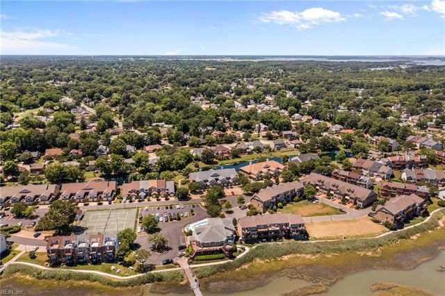 21 Mizzen CIR, Hampton, VA 23664