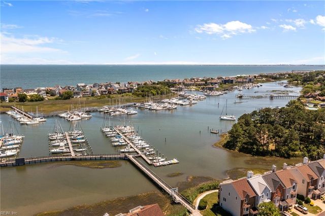 21 Mizzen CIR, Hampton, VA 23664