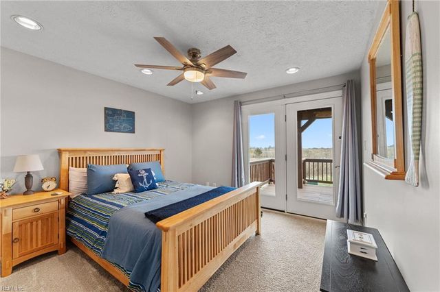 21 Mizzen CIR, Hampton, VA 23664