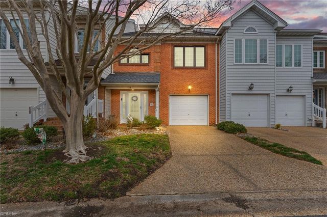 21 Mizzen CIR, Hampton, VA 23664