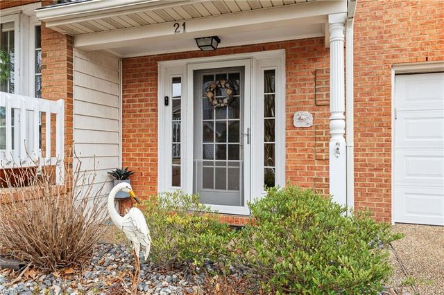 21 Mizzen CIR, Hampton, VA 23664