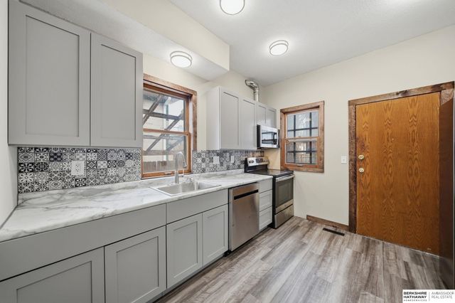 1430 S 10th Street, Lincoln, NE 68502